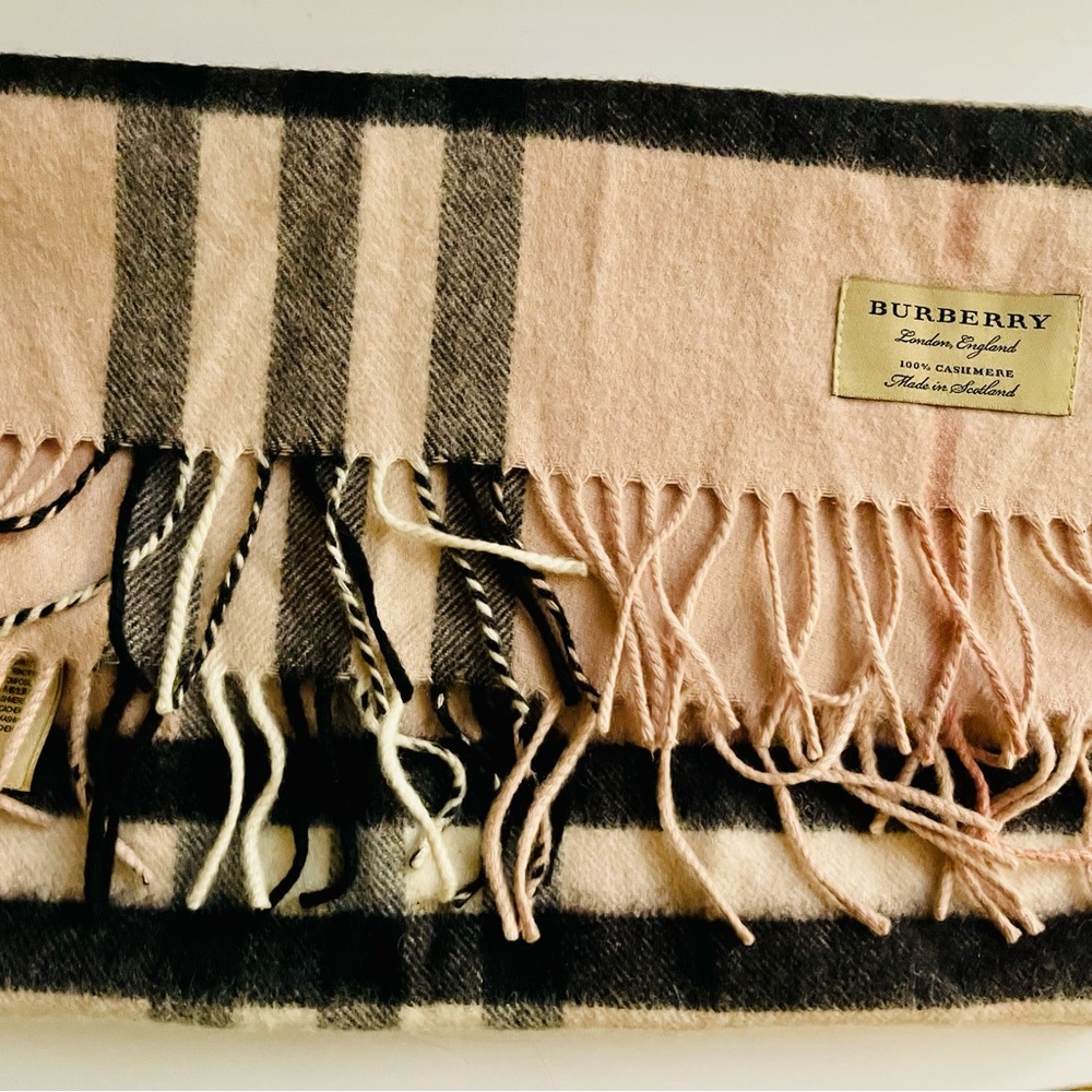 Burberry The Classic Cashmere Scarf. 100% Cashmere.